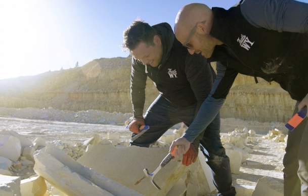 The 53 Million-Year-Old Treasures of Fossil Lake: Fossil Hunting in Wyoming - Howdy Neighbor S1 E3