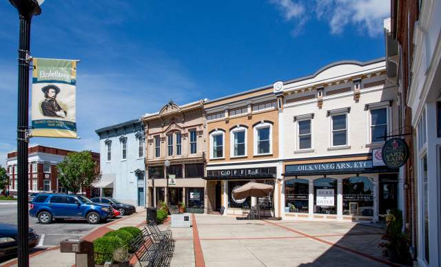 Downtown Elizabethtown continues boom with new businesses - WDRB