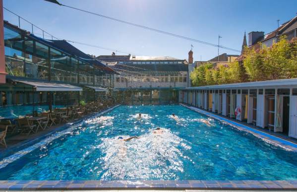 Outdoor pools and splash parks in Bristol