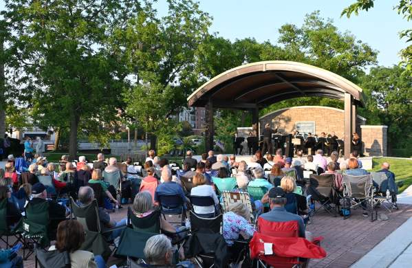 4th Fridays Concert: One Foot in the Groove