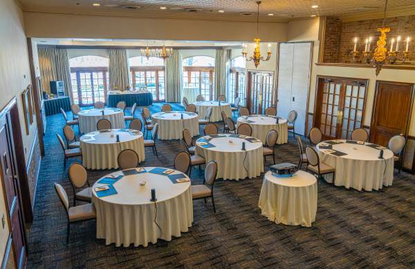 Nestled on the banks of the Fox River in the heart of downtown Geneva, Herrington Inn & Spa features a warm, intimate European-style ambiance, sophisticated venues and the personalized service of the finest boutique hotels.