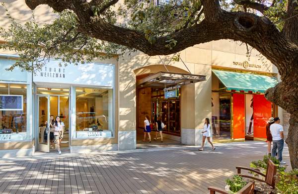 people shopping at The Domain in north austin texas