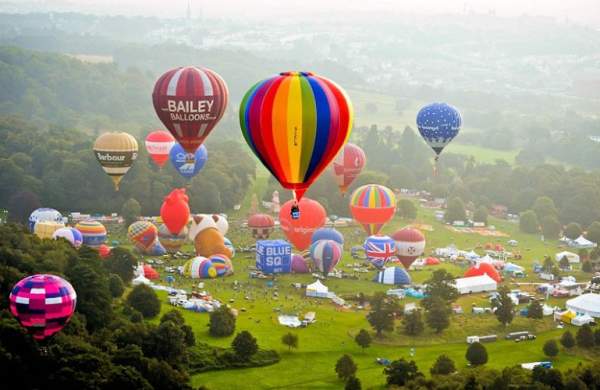 Mass hot air balloon ascent at Bristol International Balloon Fiesta - credit Visit West
