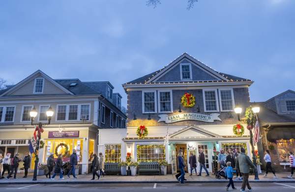 Twinkling Lights and Festive Nights: Holiday Strolls across Cape Cod