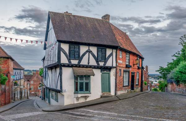 Stormy skies over the Harlequin Pub on Steep Hill
