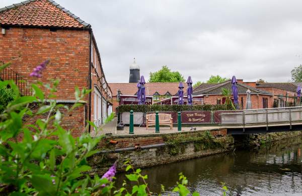 Cycle Lincolnshire - Sleaford - The Barge and Bottle - Summer