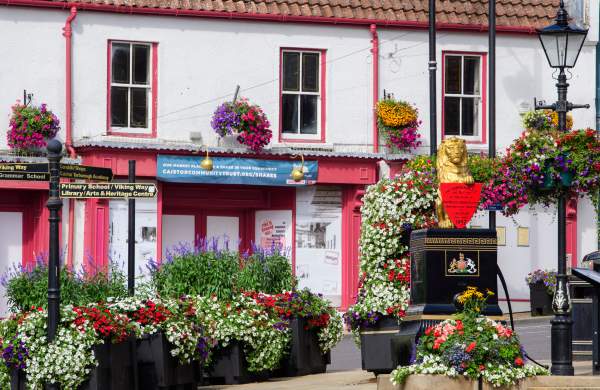 lion statue and shop fronts in Caistor market town in the Lincolnshire Wolds