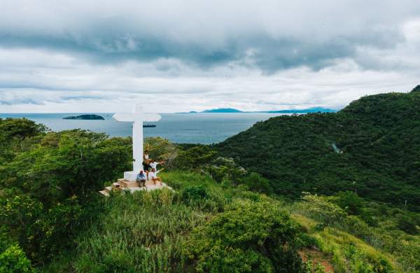 Group on the top of Cerro la Cruz in Taboga Island