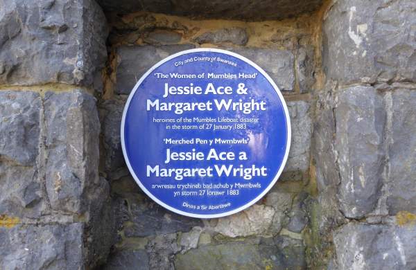 blue plaque placed onto stone wall