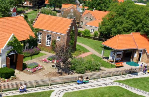 Nelis' Dutch Village