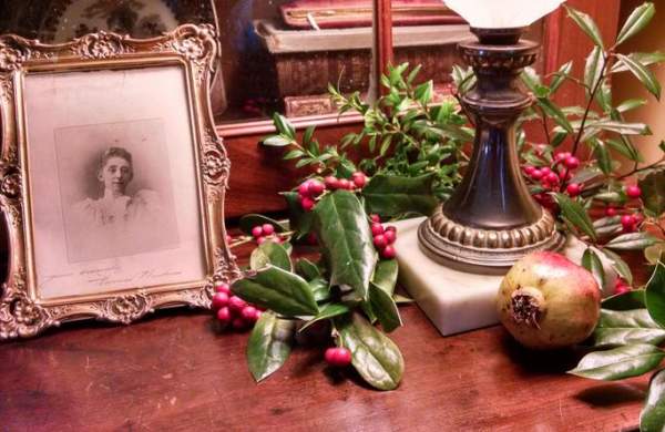 Twickenham Spirit of Christmas Past Homes and Luminaries Tour