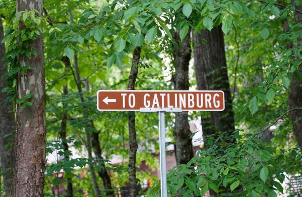 To Gatlinburg sign