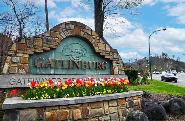 Gatlinburg Spring Sign