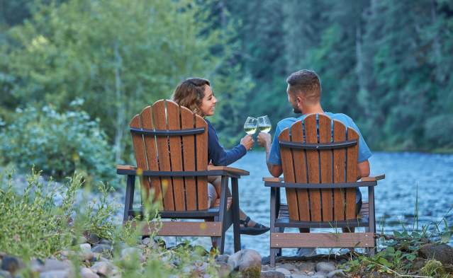 Spectacular Riverfront Lodging on the McKenzie River