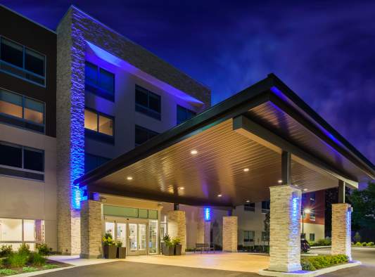 Holiday Inn Express & Suites Queensbury