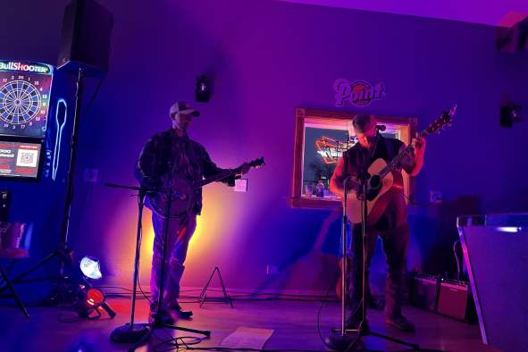 Two Dolla' Bill Live