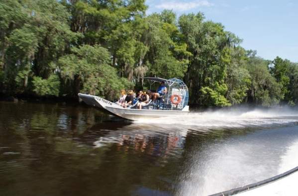 Experience the thrill of riding a 16-passenger airboat on a 1 hour and 40 minute New Orleans swamp tour, with informative narration provided by the captain. See alligators and other wildlife in their natural habitat during the adrenaline-fueled ride. This family-friendly tour includes the convenience of hotel transport from downtown hotels.