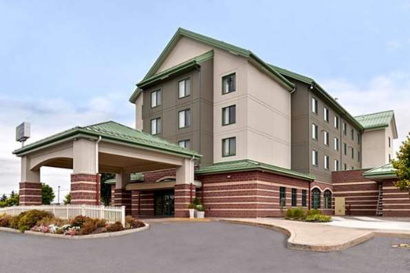 Holiday Inn Express Breezewood