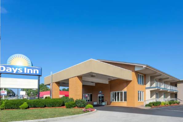Days Inn by Wyndham Breezewood