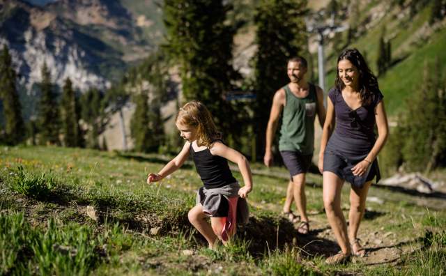 Family hiking Little Cottonwood Canyon