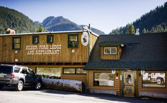 Image of the outside of Silver Fork Lodge and Restaurant