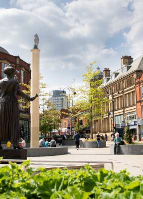 Manchester to Oldham: A Simple Day-Trip Itinerary
