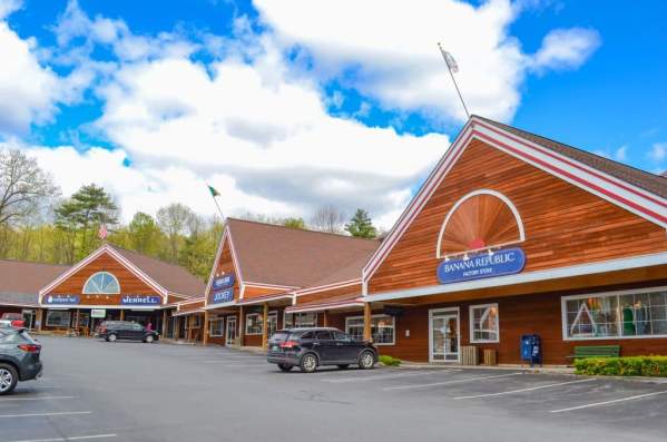 French Mountain Commons Outlets