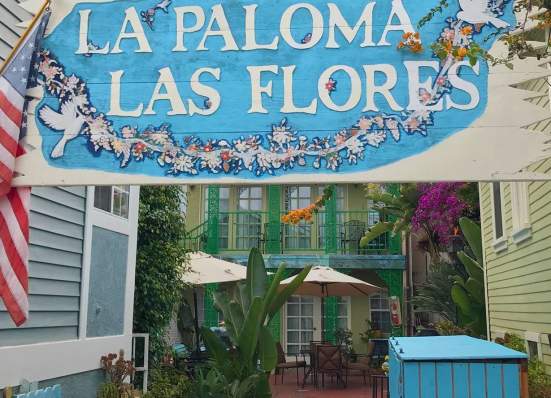 La Paloma Las Flores