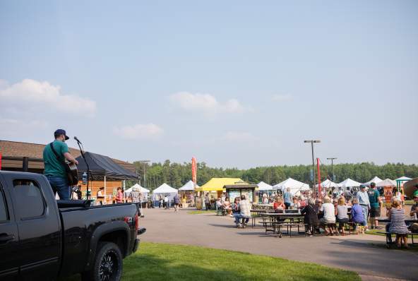 vendors outside with music