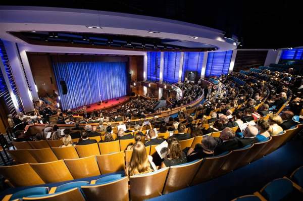 JAY AND SUSIE GOGUE PERFORMING ARTS CENTER