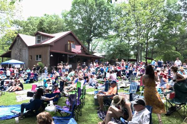 the crowd at the Boogie