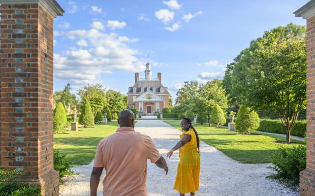 Couple at the Governor's Palace Gate at Colonial Williamsburg