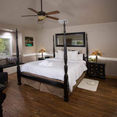 Photo_Credit-Sycamore-Mineral-Springs_West Meadows Bedroom