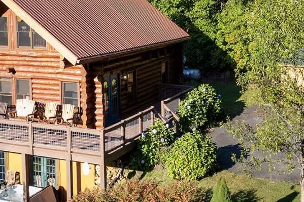 Red Lantern Lodge Cabin