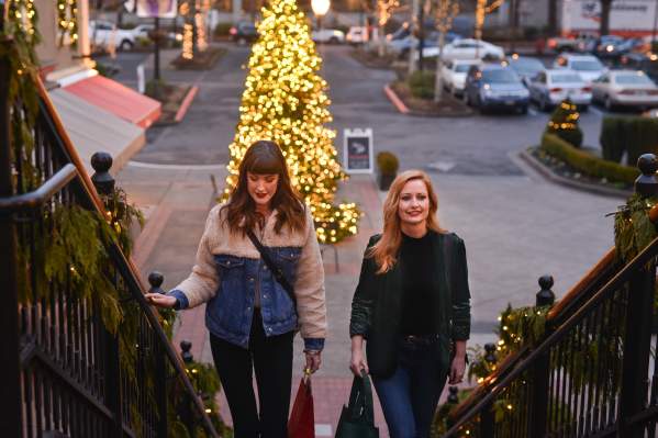 Discover Eugene's Best Holiday Traditions