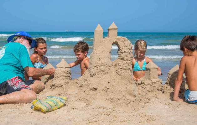 32cdf673-sandcastles-e1504901658875