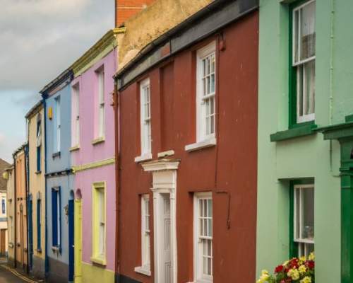 image shows colourful houses in Appledore