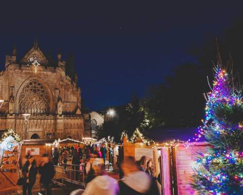 Get cozy on the Exeter Christmas Canal Cruise! 🎄