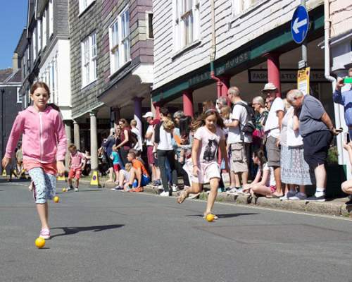 children competing in totnes