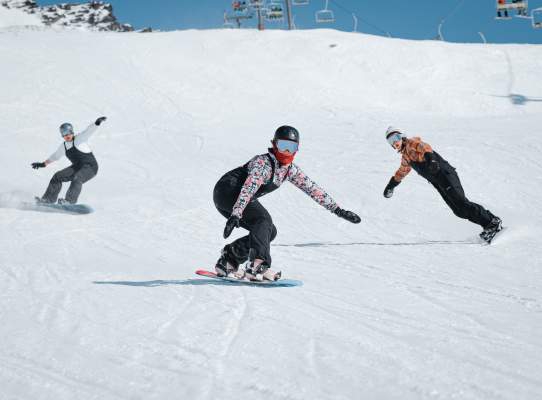 Five Reasons to Book a Spring Ski Trip
