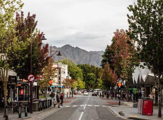 How to Explore Queenstown by $2 Public Bus