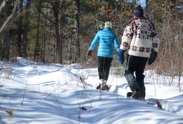 2 people snowshoeing on Eagle Trail