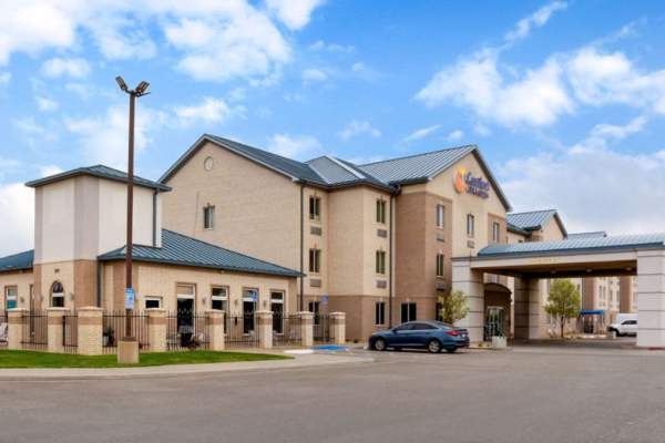 Comfort Inn & Suites East exterior