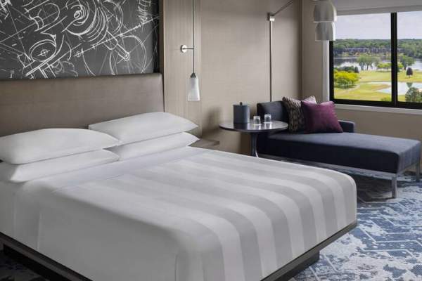 Stylish hotel room at Marriott Ann Arbor Ypsilanti
