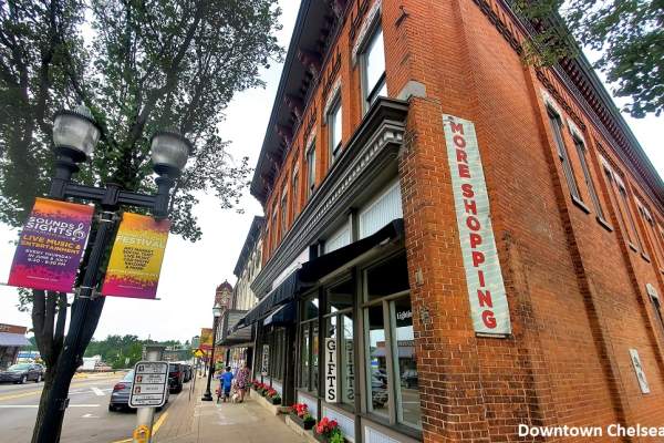 downtown chelsea michigan
