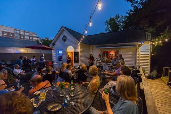 People having drinks on the outside patio of the Dead Mule Club