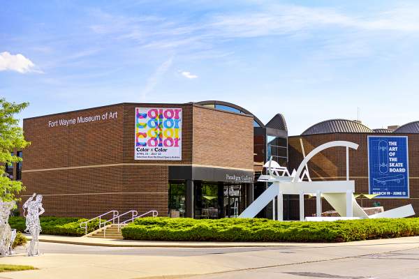 brick building exterior of the fort wayne museum of art
