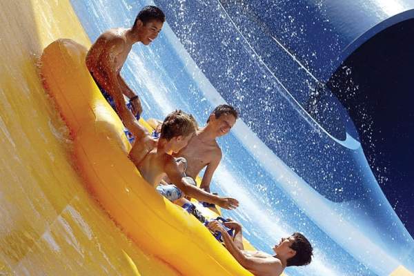Hurricane Harbor Splashtown
