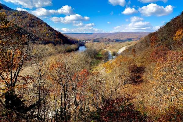 A Hiker’s Guide to Fall Foliage in the Raystown Lake Region