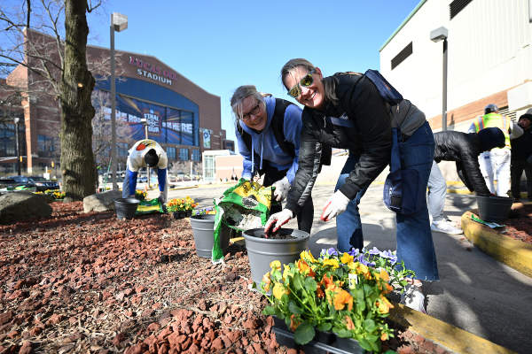 INDIANAPOLIS COMES TOGETHER FOR JIM MORRIS DAY OF SERVICE BEFORE 2026 NCAA® MEN’S FINAL FOUR®